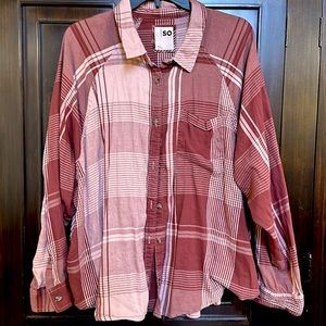 XXL / 2X women’s button down shirt / mauves and pinks / plaid